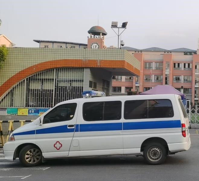 兰考救护车出租护送骨折病人一公里多少钱